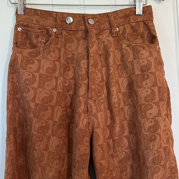 BDG Rih Embossed Corduroy Pant Size 26 - Picture 6 of 10